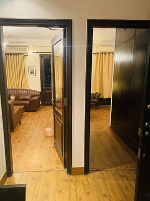 7 camere, una scrivania, ferro/asse da stiro, Wi-Fi gratuito