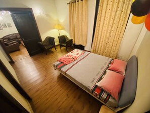 7 bedrooms, desk, iron/ironing board, free WiFi