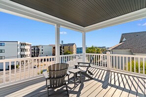 Property grounds - Shark Shak 6 Bedrooms Second Row (Garden City Beach)