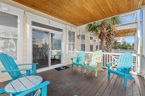 Terrace/patio - Shark Shak 6 Bedrooms Second Row (Garden City Beach)
