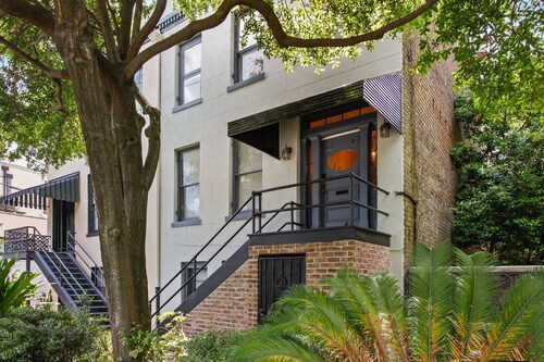 Ground Level Apartment in City Center by Perry Lane Hotel