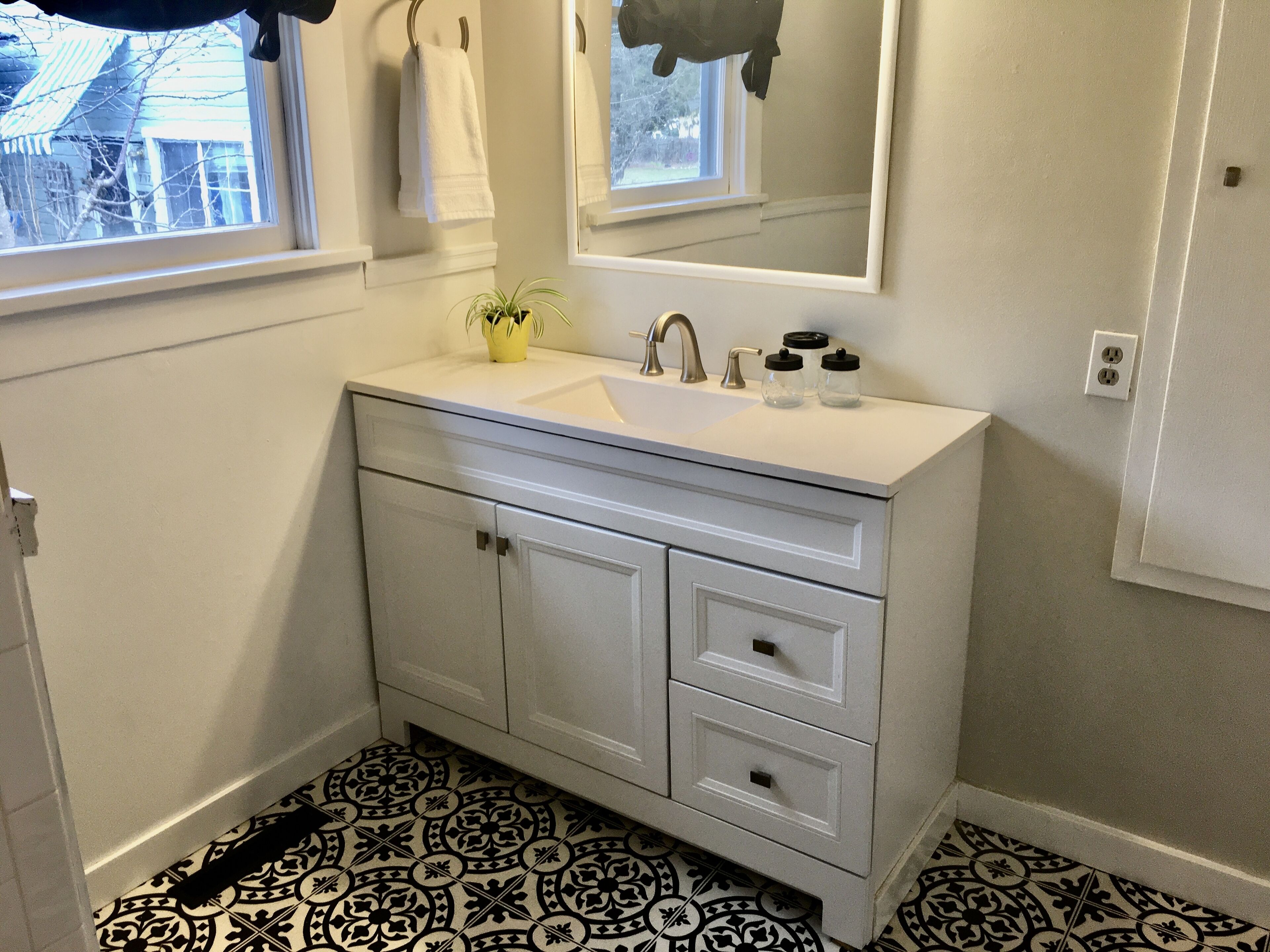 Lovely garden district home  just a minute away from downtown!