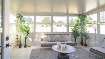 Télévision, chaßne hi-fi, espaces bureaux