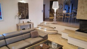 TV, fireplace - Villa (Ventiseri)
