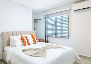 4 bedrooms, desk, iron/ironing board, WiFi