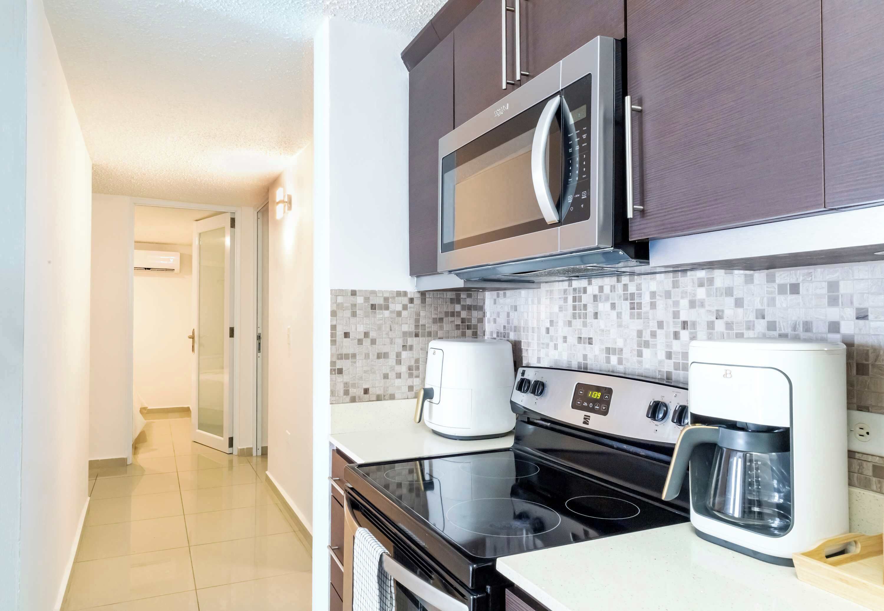 Refrigerador, microondas, horno, placa de cocina