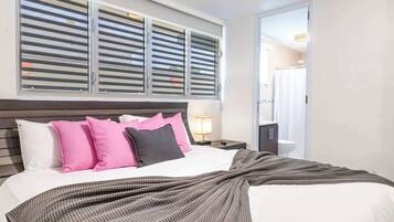 4 bedrooms, desk, iron/ironing board, WiFi