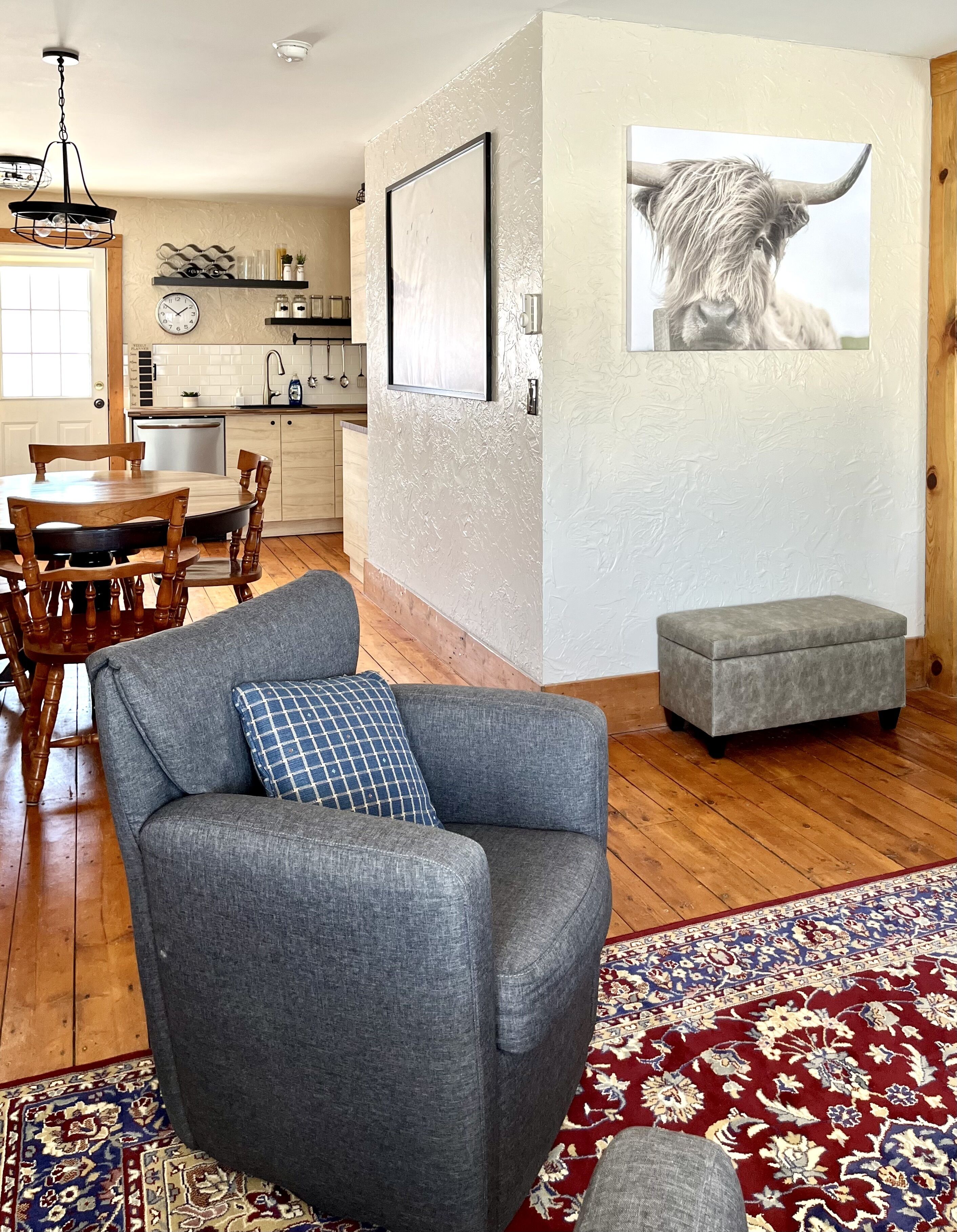 Charming Cottage with Hot Tub!