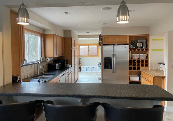 Fridge, microwave, oven, stovetop - Spacious and Comfy w Hot Tub & Home Theater (Boulder)