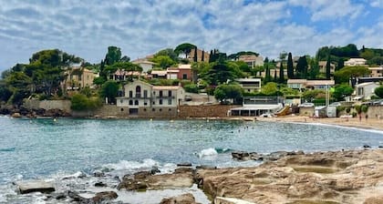 Villa « La plage » pieds dans lâeau, Ă 6 mĂštres de la plage. AĂ©roport/TGV Ă 15 mn