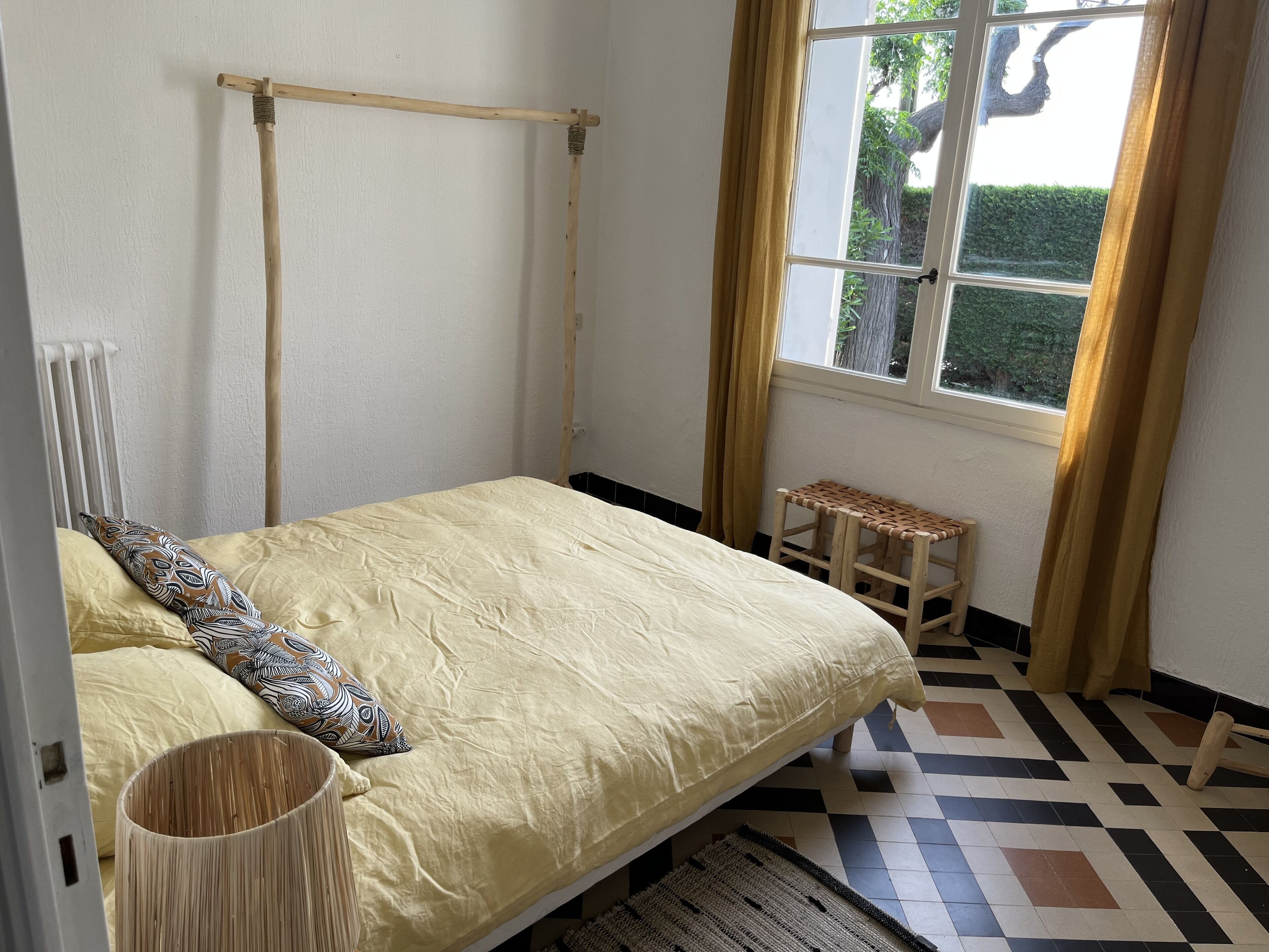 Villa "The beach" feet in the water