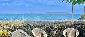 Villa " La plage " waterfront villa, swimming pool, garden, 16 p