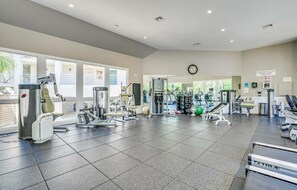 Fitness facility - Villamare Beachfront 2-bedroom condo minutes from Palmetto Dunes Club (Hilton Head Island)
