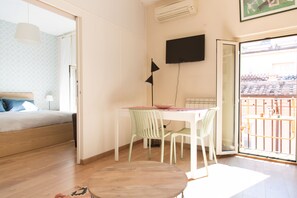 1 bedroom, desk, travel cot, free WiFi - Apartment (Roma)