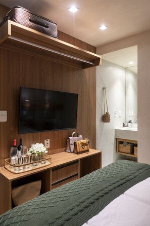Standard Double Room | Minibar, in-room safe, blackout curtains, free WiFi - Canto Hotel (Salvador)