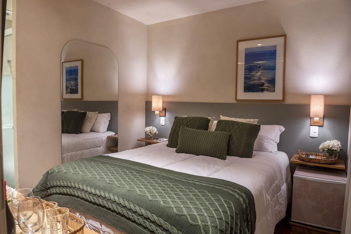 Standard-Doppelzimmer | Minibar, Zimmersafe, Verdunkelungsvorhänge, kostenloses WLAN