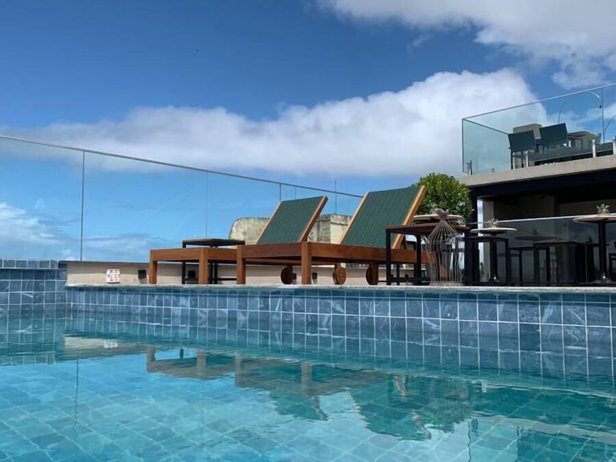 Außenpool, Liegestühle