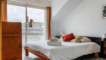 3 bedrooms, iron/ironing board, free WiFi, bed sheets