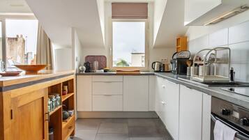 Réfrigérateur, micro-ondes, four, lave-vaisselle