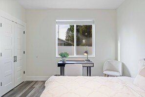 3 bedrooms, desk, free WiFi, bed sheets