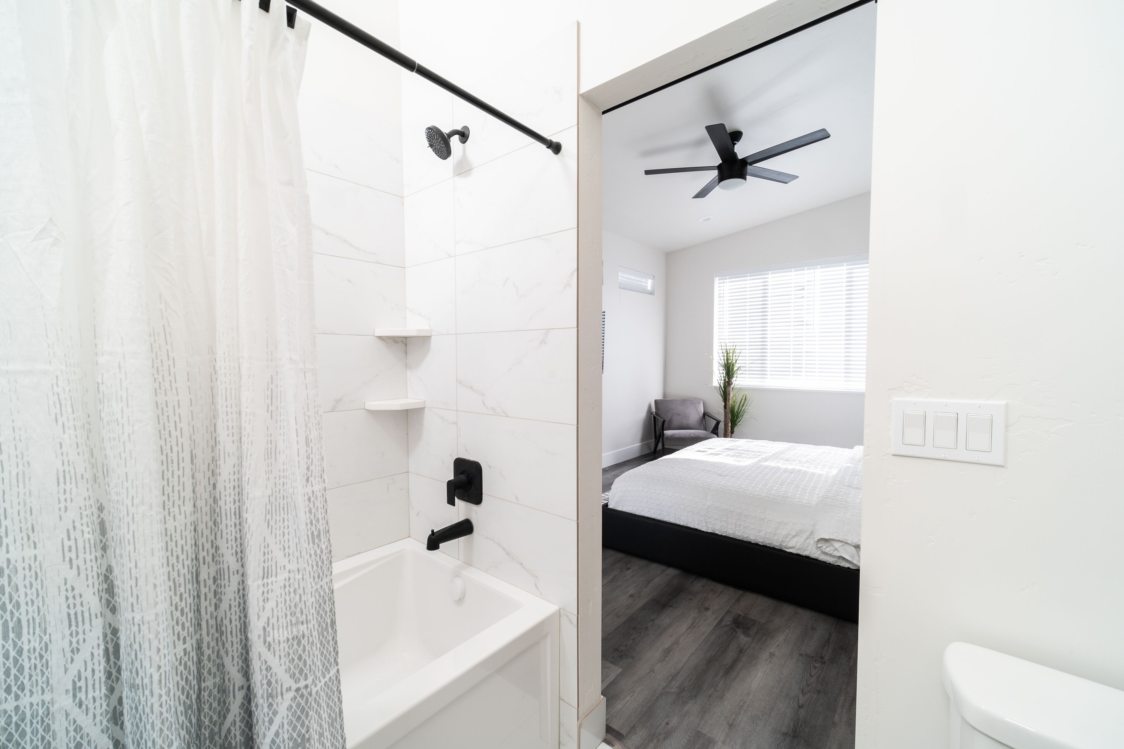 New Modern Townhome- downtown Coeur d'Alene-minutes to waterfront, dining, shops