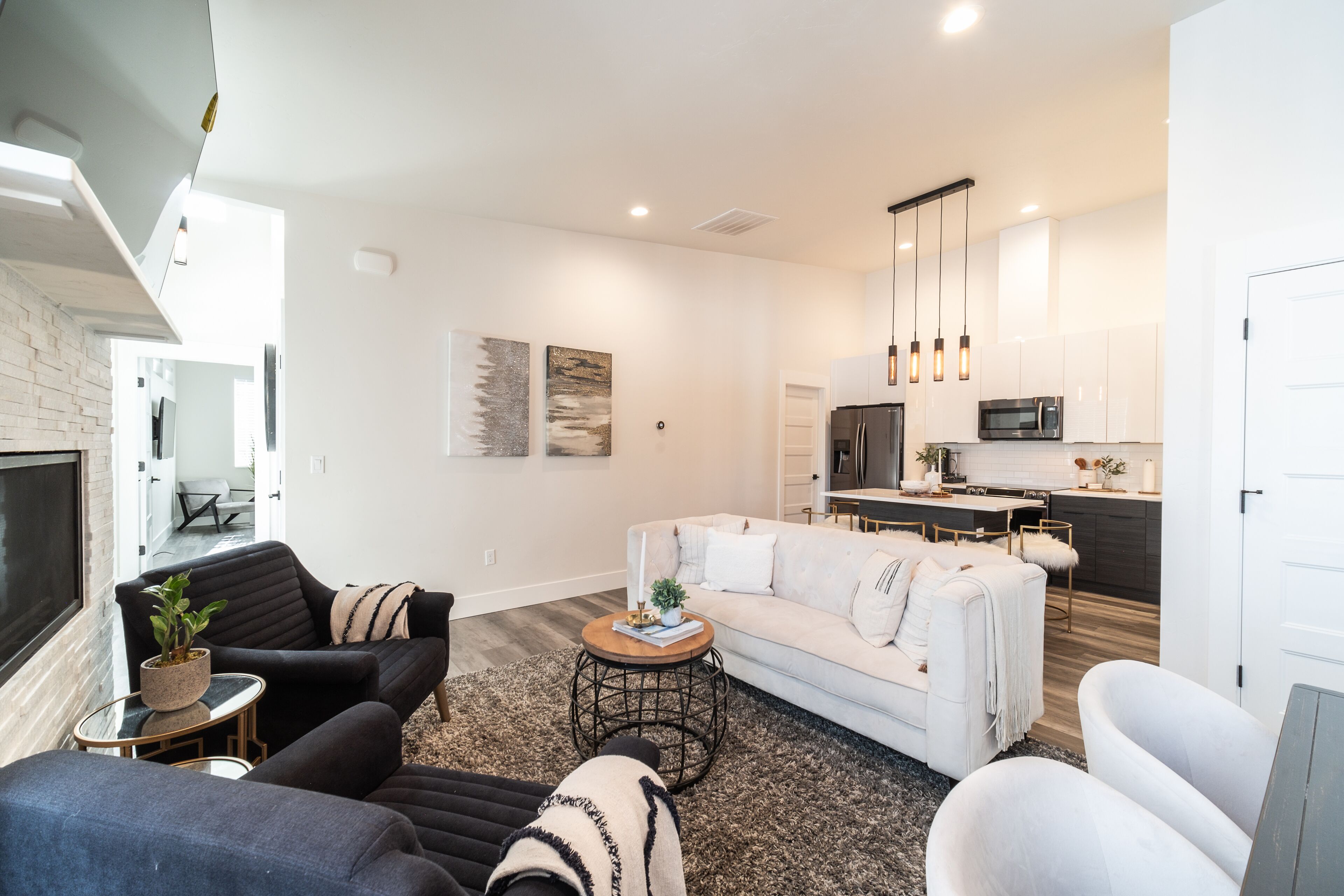 New Modern Townhome- downtown Coeur d'Alene-minutes to waterfront, dining, shops