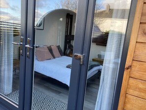 Apartment, 1 Queen Bed | 1 bedroom, free WiFi, bed sheets