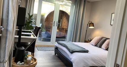 Contemporary Guest House With Outside Barrel Sauna