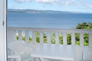 Outdoor dining - Villa in Nemira with Sea Views and Hiking (Omis)