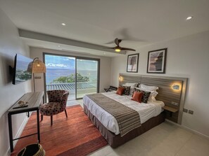 4 chambres, bureau, fer et planche à repasser, lit parapluie