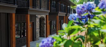 เดอะ เก็ทอะเวย์ บล็อวิ่ง ร็อก