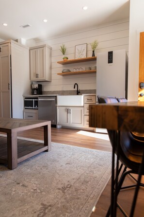 Full-sized fridge, microwave, dishwasher, coffee/tea maker