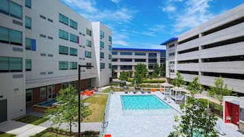 Svit - 1 kingsize-säng - utsikt mot poolen | Pool | Utomhuspool