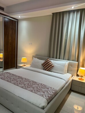 Deluxe Apartment, 2 Bedrooms, City View | Egyptian cotton sheets, premium bedding, down comforters, desk - Sirius Tower (Manama)