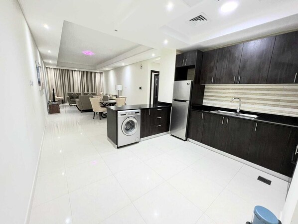 Deluxe Apartment, 2 Bedrooms, City View | Private kitchen | Full-size fridge, microwave, oven, stovetop - Sirius Tower (Manama)