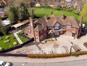 Front of property - The Chequers (Knebworth)