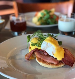 Breakfast meal - The Chequers (Knebworth)