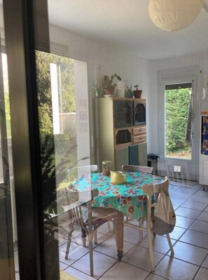 Enjoy meals in this dining area with a round table and comfortable seating.