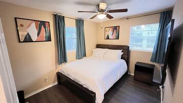 4 bedrooms, premium bedding, desk, iron/ironing board