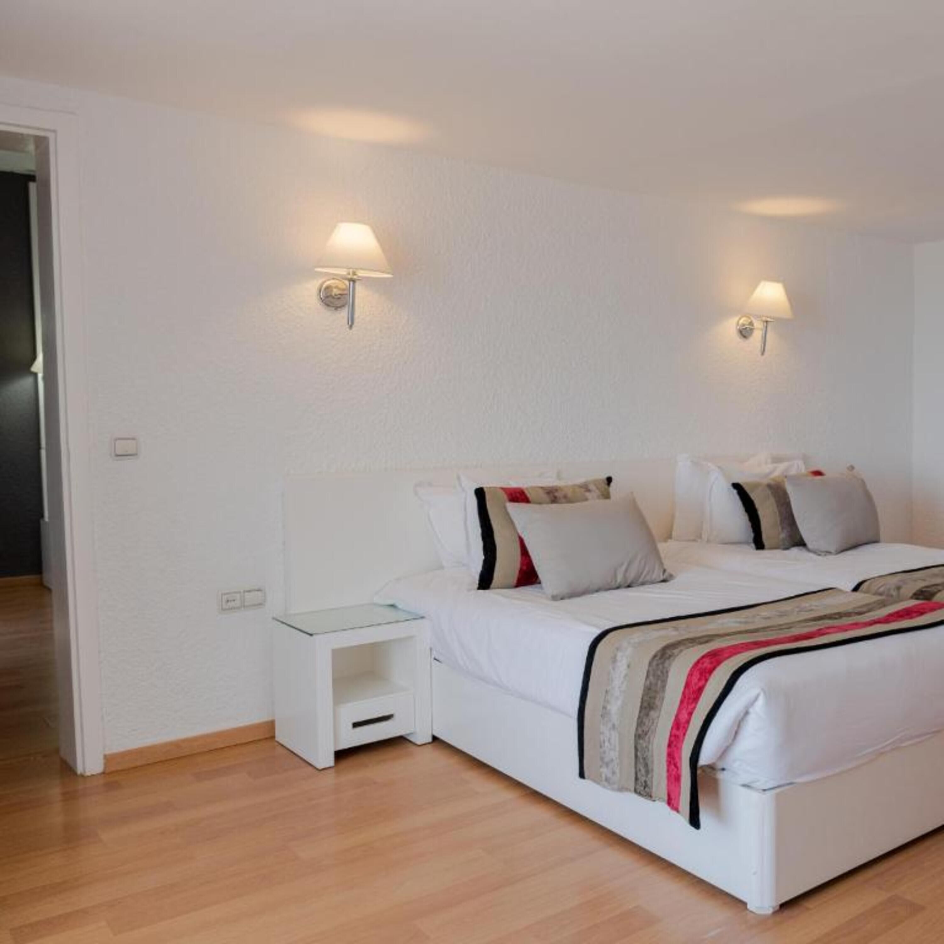 Ropa de cama hipoalergénica y artículos del minibar gratis 