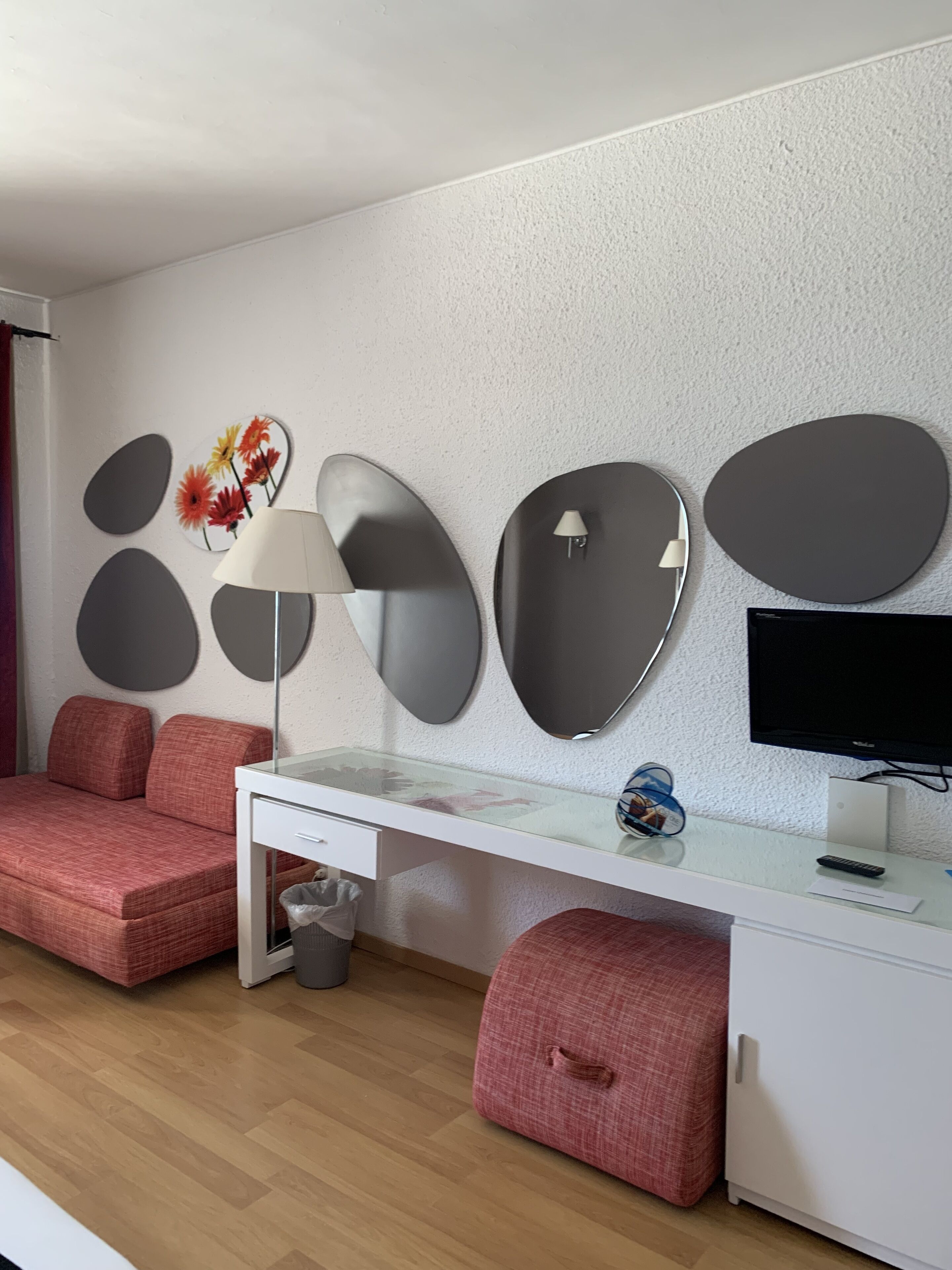 hypo-allergenic bedding, free minibar items, laptop workspace