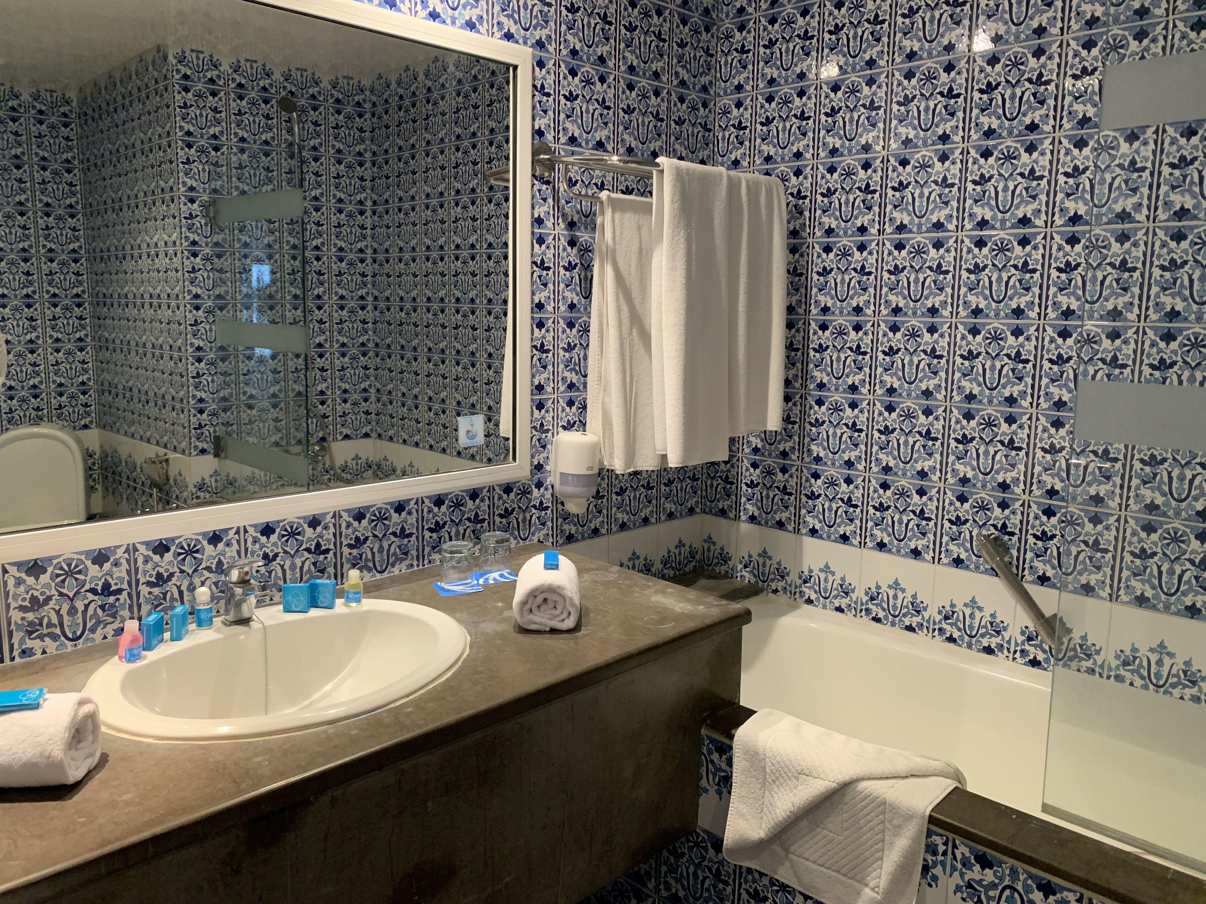 rainfall showerhead, hair dryer, towels