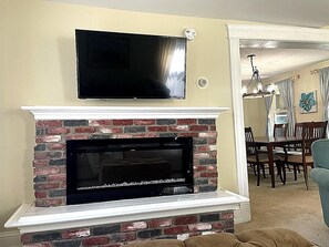 Télévision, cheminée