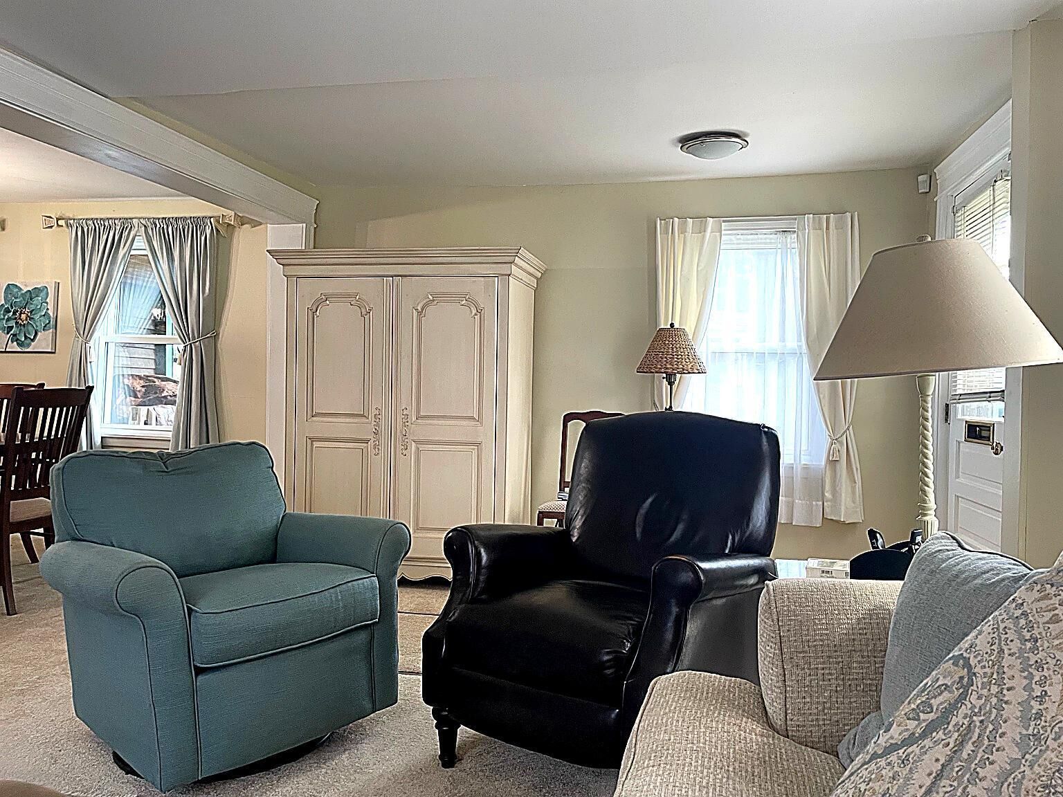 Télévision, cheminée, imprimantes