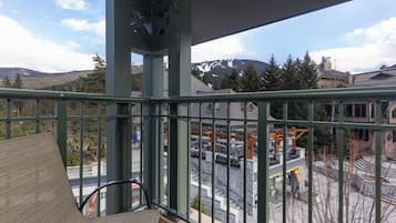 Studio (401) | Terrace/patio