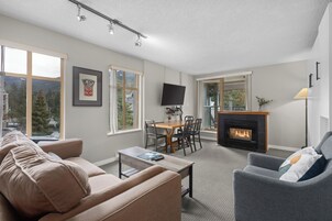 45-inch Smart TV with cable channels, fireplace