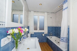 Baignoire, serviettes fournies