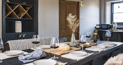 The Farm House at Bogee Farm - sleeps 8 guests in 4 bedrooms