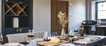 The Farm House at Bogee Farm - sleeps 8 guests in 4 bedrooms