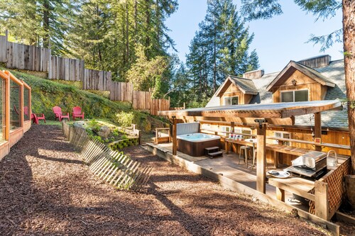 Vinewood Lodge - Amazing Vineyard Views, Spacious, Remodeled Home